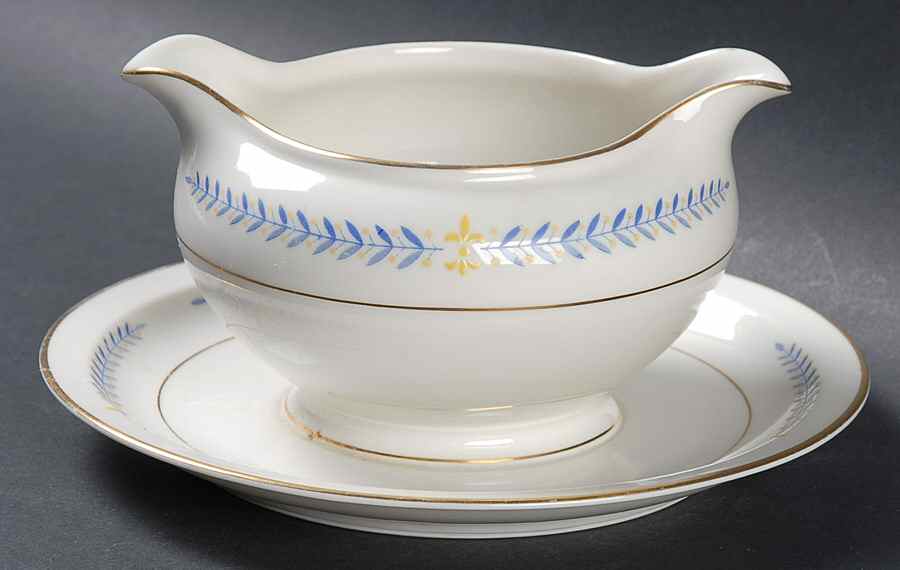 Arcadia Gravy Boat with Attached Underplate by Meito-1