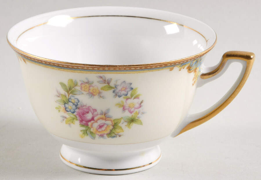 Beauty Footed Cup by Meito-1