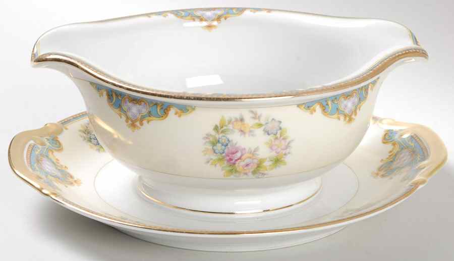 Beauty Gravy Boat with Attached Underplate by Meito-1