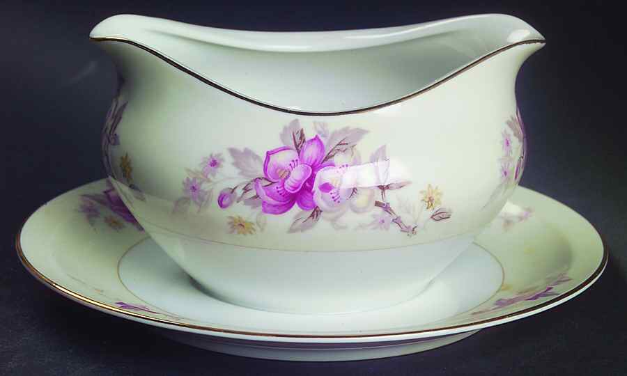 Belvedere Gravy Boat with Attached Underplate by Meito-1