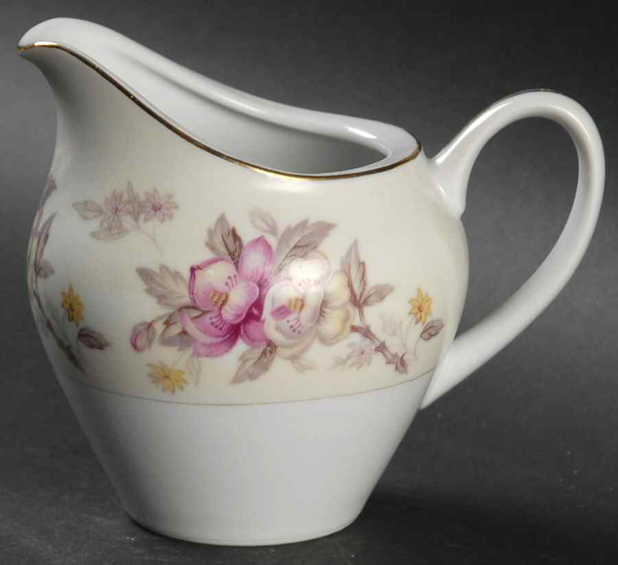 Belvedere Creamer by Meito-1