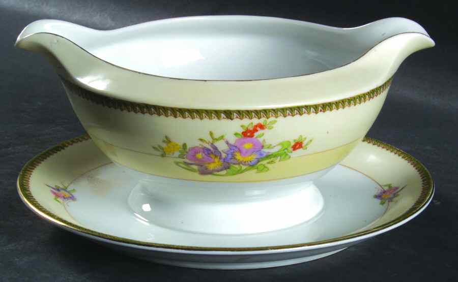 Berkshire Gravy Boat with Attached Underplate by Meito-1
