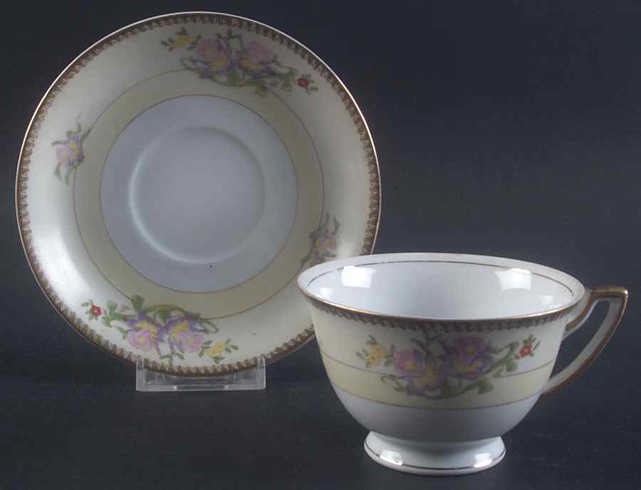 Berkshire Footed Cup & Saucer Set by Meito-1