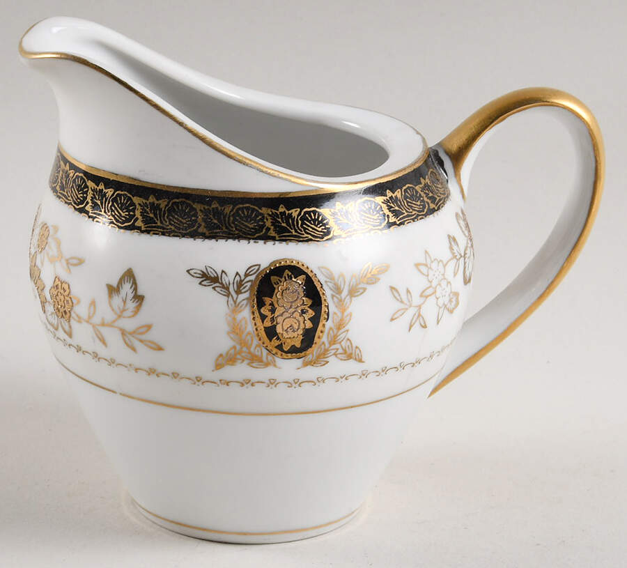 Black Cameo Creamer by Meito-1