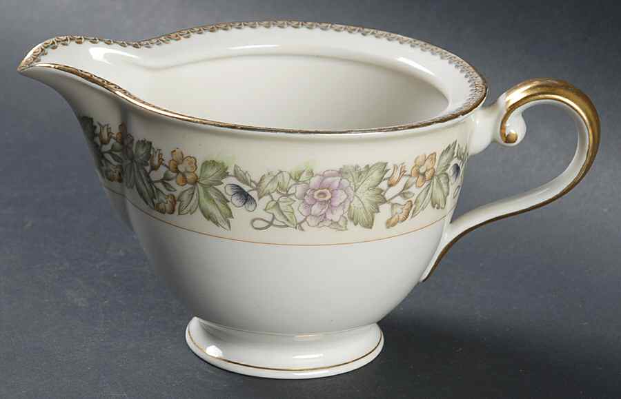 Bouquet Creamer by Meito-1
