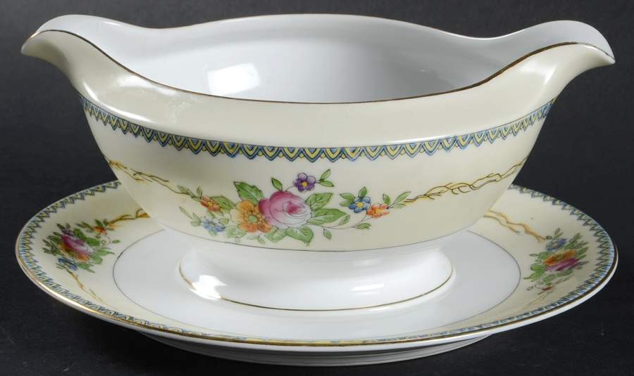 Bouquet (No Floral Center) Gravy Boat with Attached Underplate by Meito-1