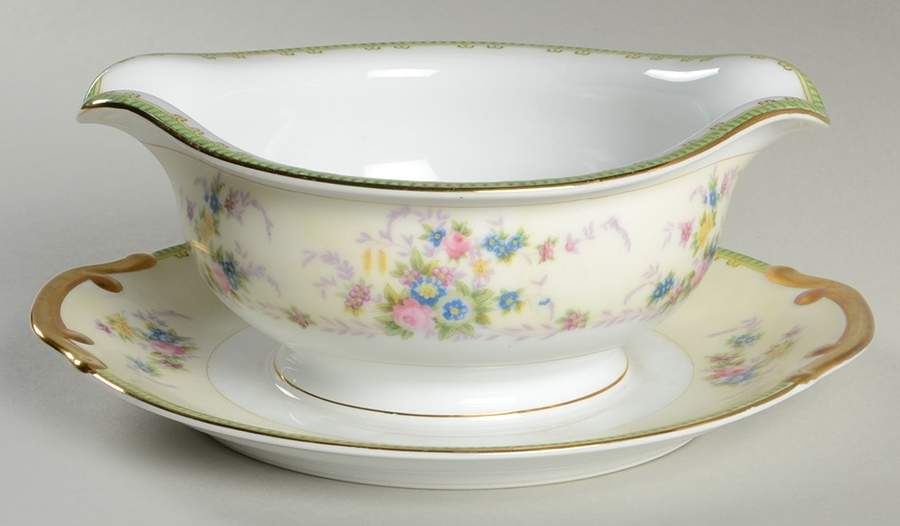 Briarcliffe Gravy Boat with Attached Underplate by Meito-1