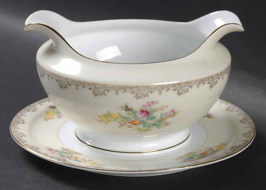 Burbank Gravy Boat with Attached Underplate by Meito-1