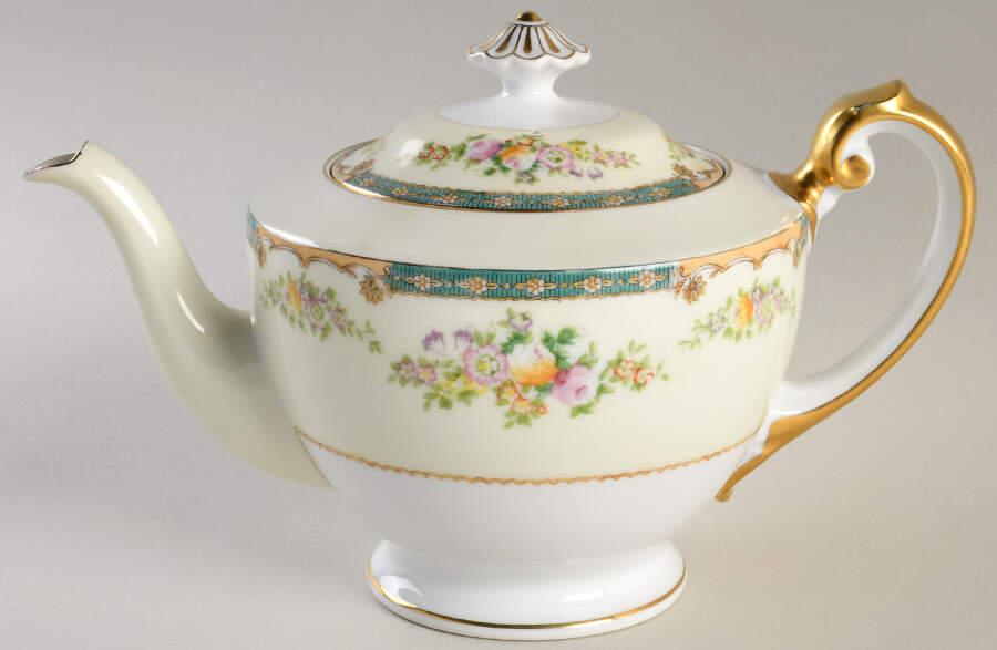 Carolina Teapot & Lid by Meito-1