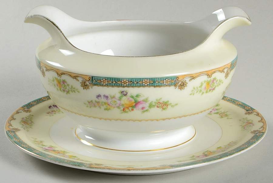 Carolina Gravy Boat with Attached Underplate by Meito-1