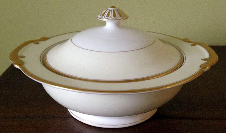 Carlton Round Covered Vegetable by Meito-1