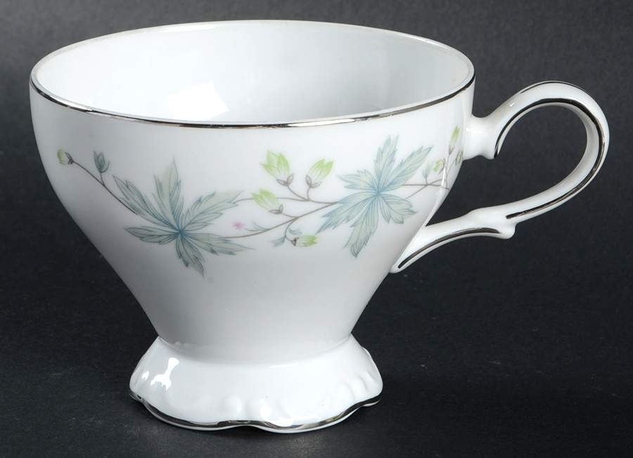 Chantilly Footed Cup by Meito-1