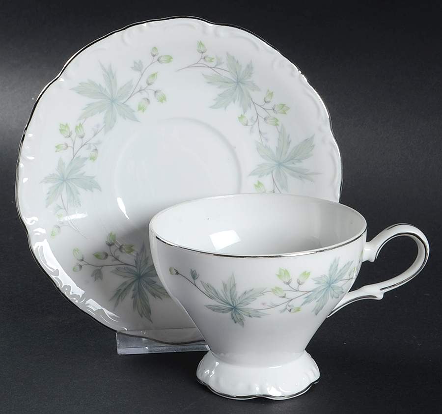 Chantilly Footed Cup & Saucer Set by Meito-1