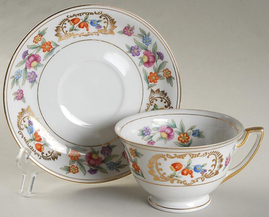 Chandresden Footed Cup & Saucer Set by Meito-1