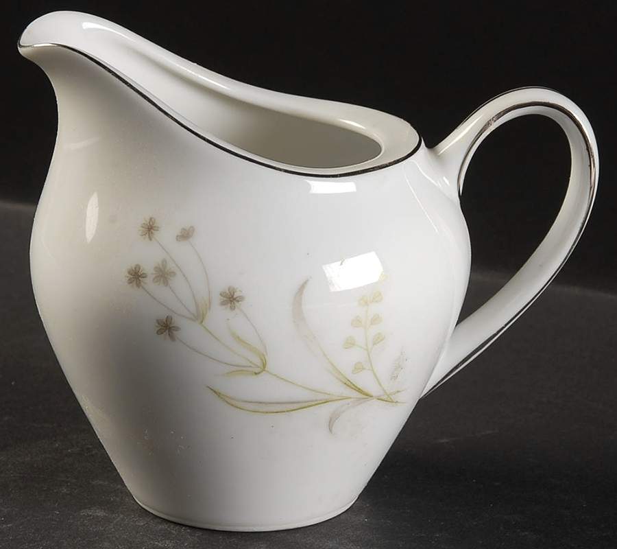 Chantilly Creamer by Meito-1