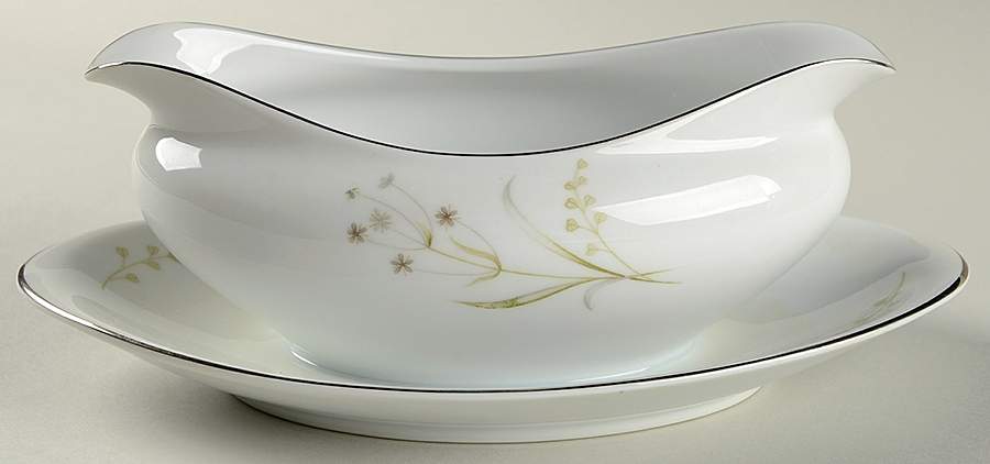 Chantilly Gravy Boat with Attached Underplate by Meito-1