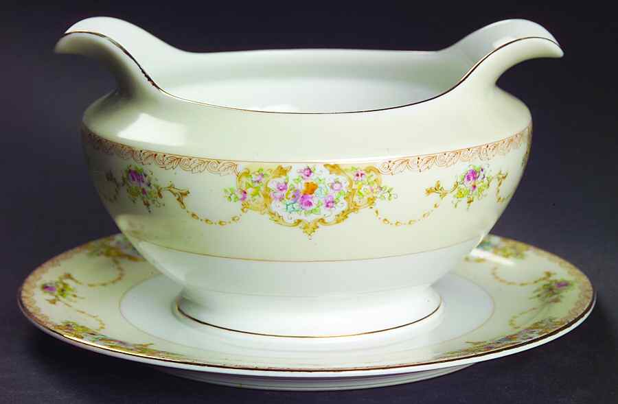 Claribel Gravy Boat with Attached Underplate by Meito-1