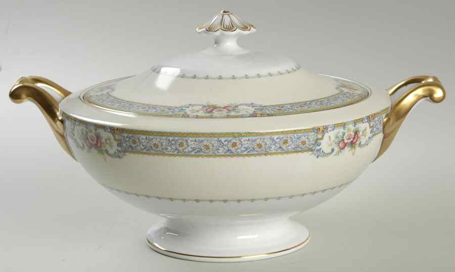Countess Round Covered Vegetable by Meito-1