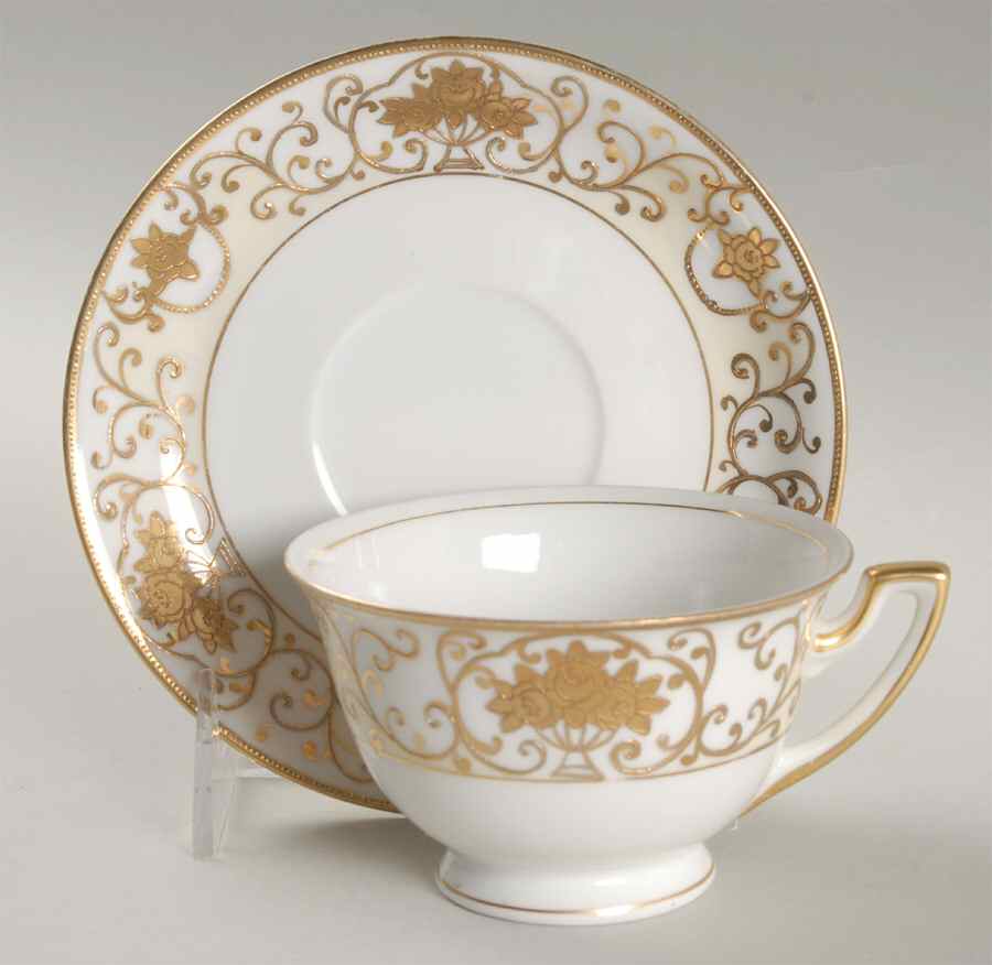 Crescent Footed Cup & Saucer Set by Meito-1