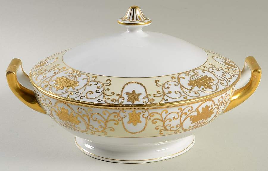 Crescent Round Covered Vegetable by Meito-1