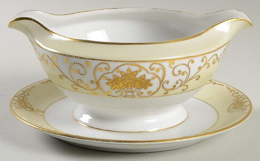 Crescent Gravy Boat with Attached Underplate by Meito-1