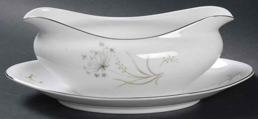 Dolores Gravy Boat with Attached Underplate by Meito-1