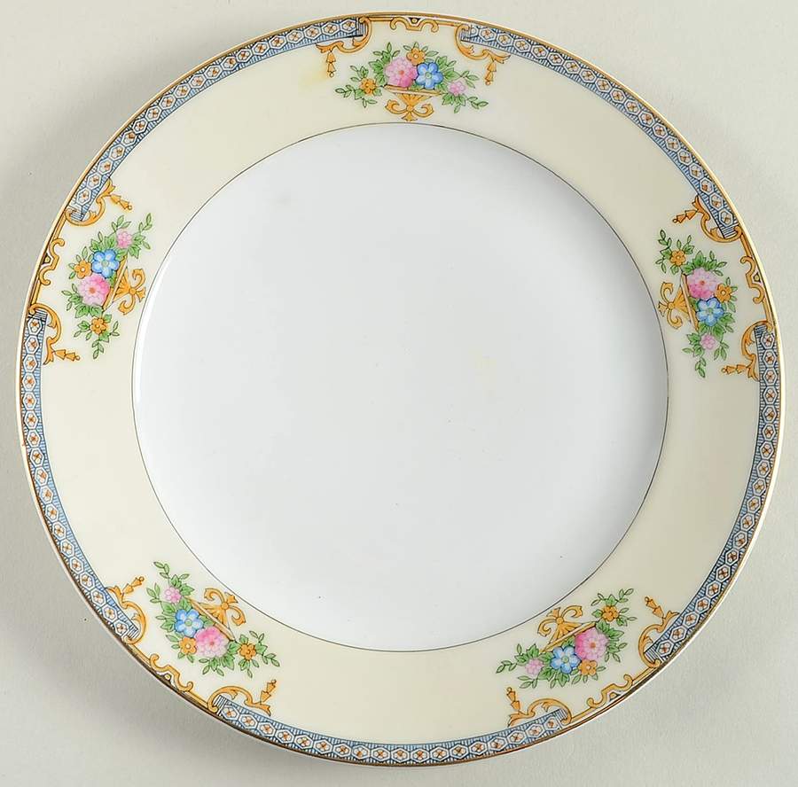 Dolores (Gold Trim) Luncheon Plate by Meito-1