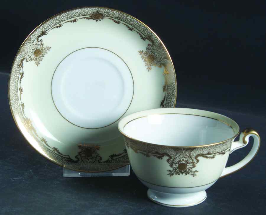 Elaine Footed Cup & Saucer Set by Meito-1