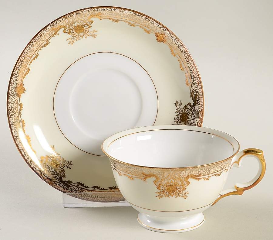 Elaine Footed Cup & Saucer Set by Meito-1