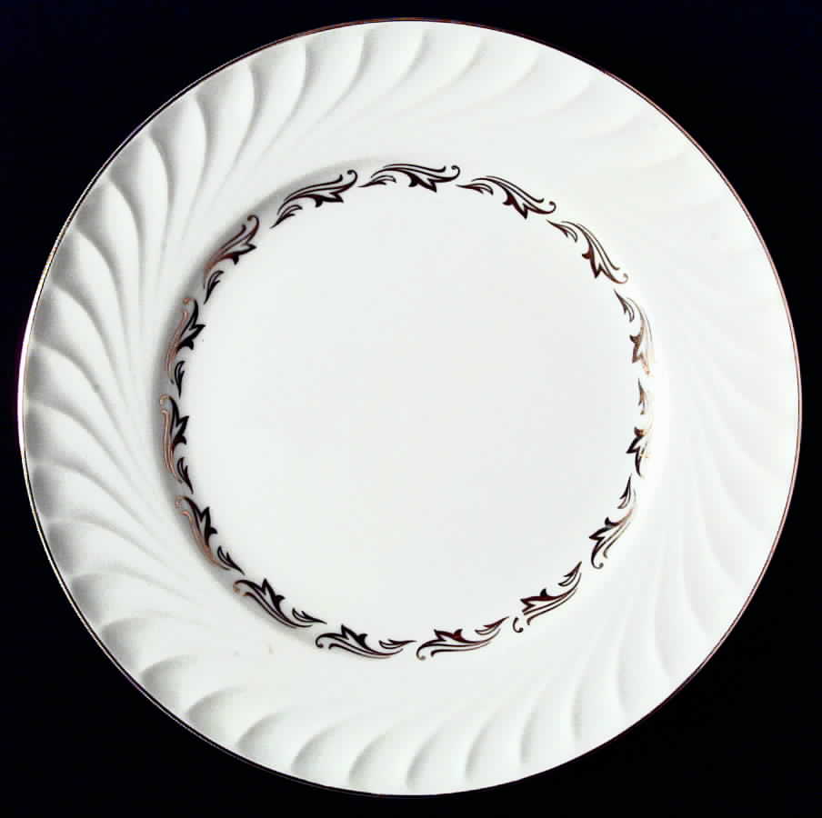 Fantasy (Inner Gold Scrolls, No Flowers) Dinner Plate by Meito-1