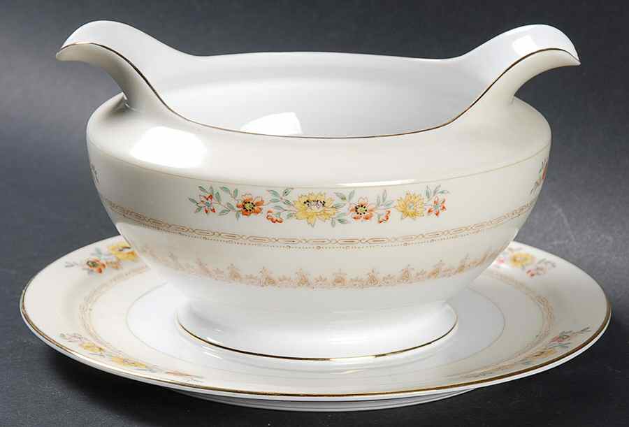 Fonda Gravy Boat with Attached Underplate by Meito-1