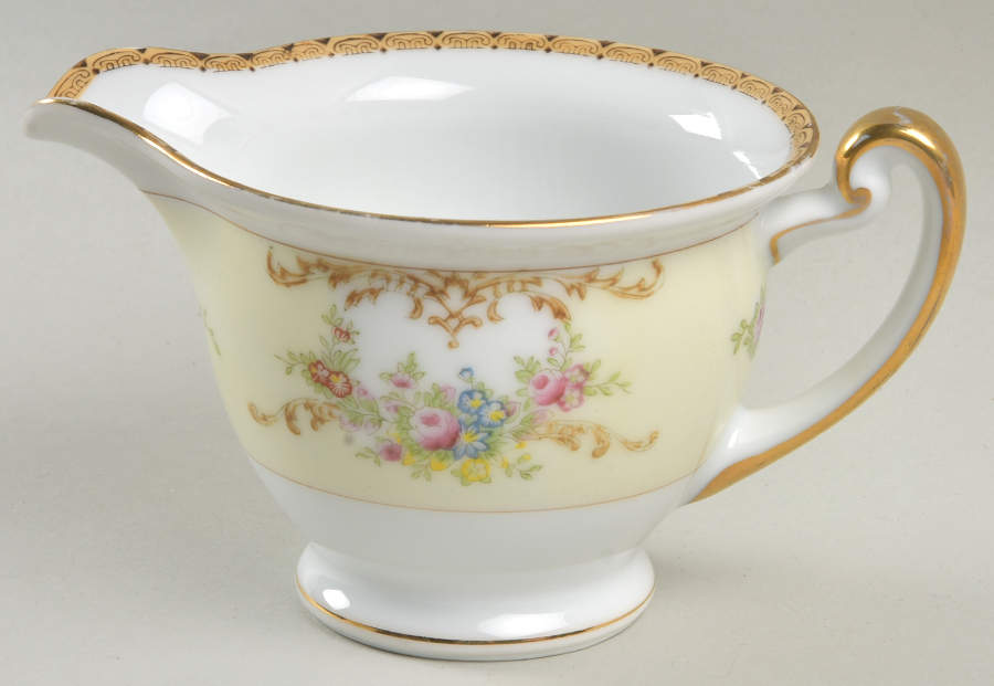 Garland Creamer by Meito-1