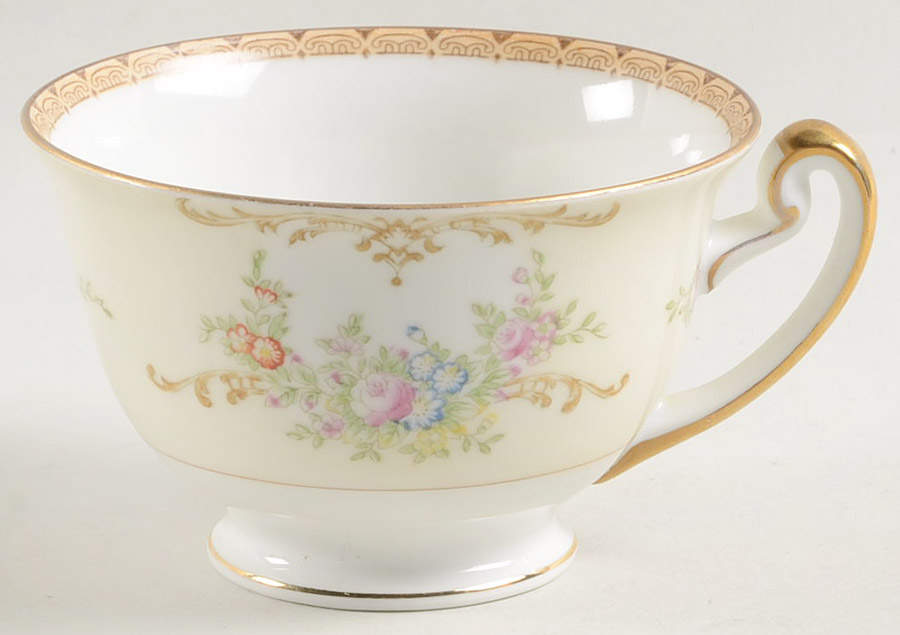 Garland Footed Cup by Meito-1