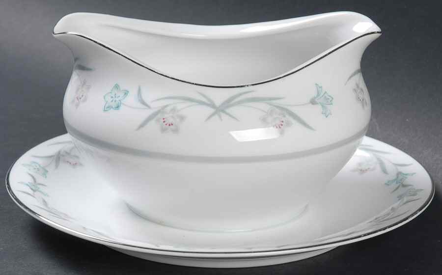Glenora Gravy Boat with Attached Underplate by Meito-1