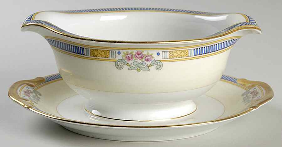 The Hampton Gravy Boat with Attached Underplate by Meito-1