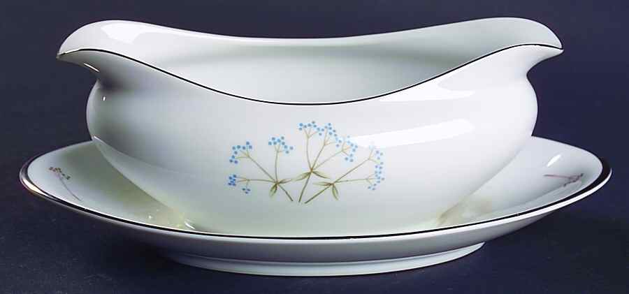 Heather Gravy Boat with Attached Underplate by Meito-1