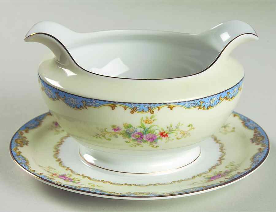 Hudson Gravy Boat with Attached Underplate by Meito-1
