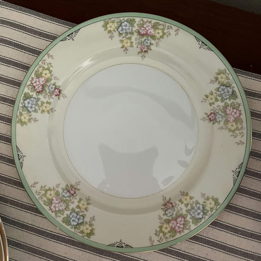 Isabella Luncheon Plate by Meito-1