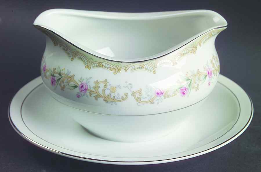 Kenwood Gravy Boat with Attached Underplate by Meito-1