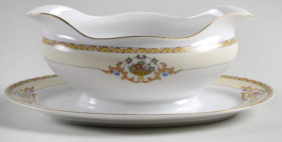 Kobe Gravy Boat with Attached Underplate by Meito-1