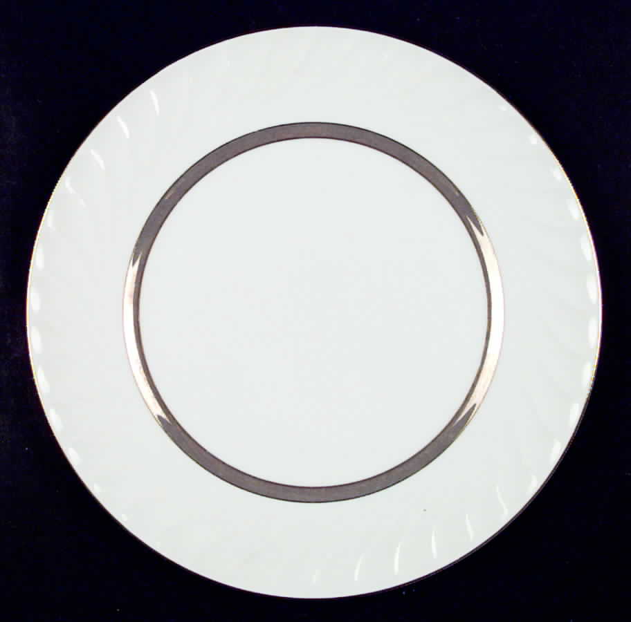 Lady Diane Dinner Plate by Meito-1