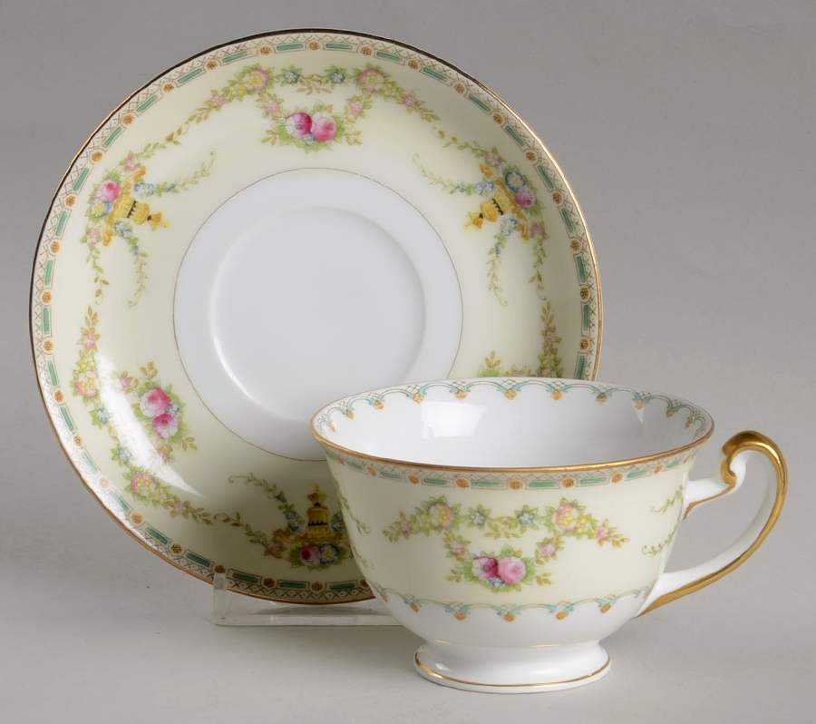 Laurel Footed Cup & Saucer Set by Meito-1