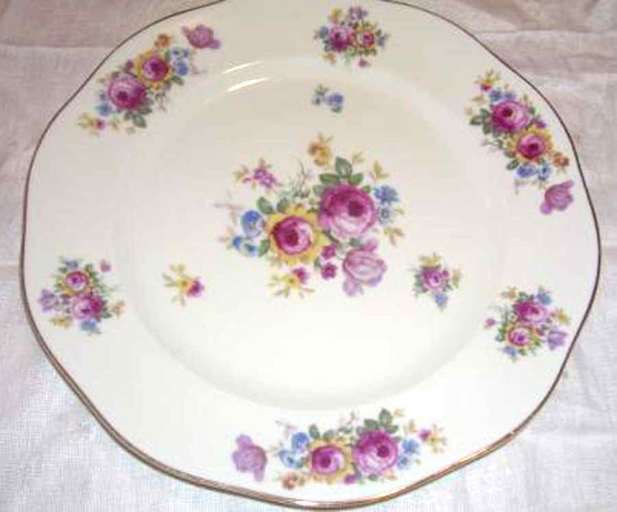 Le Bouquet Dinner Plate by Meito-1