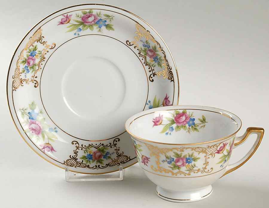 Lee Dresden Footed Cup & Saucer Set by Meito-1