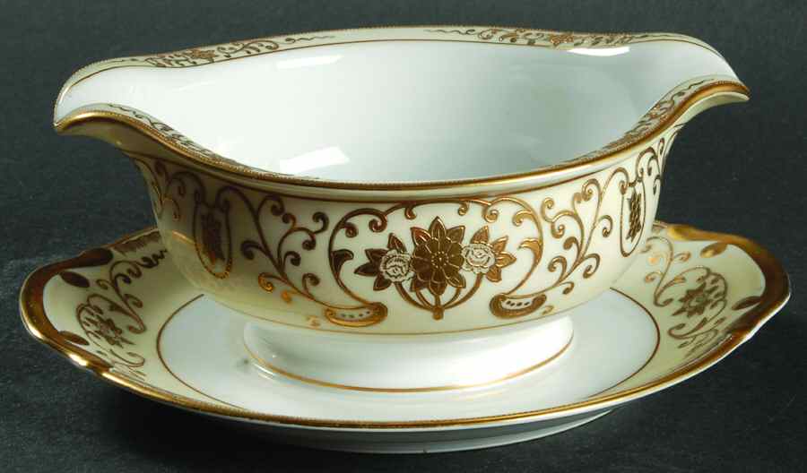 Lee Gold Gravy Boat with Attached Underplate by Meito-1