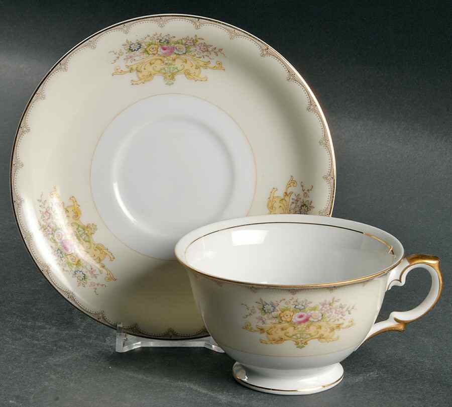 Linden Footed Cup & Saucer Set by Meito-1