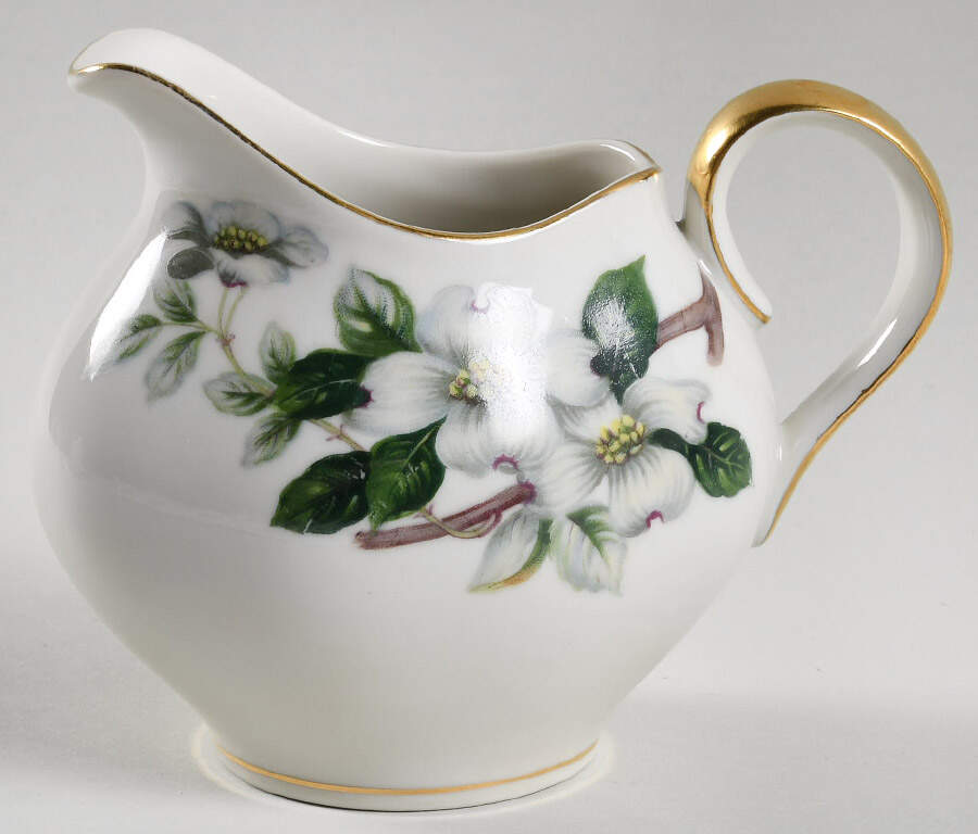 Livonia  Creamer by Meito-1