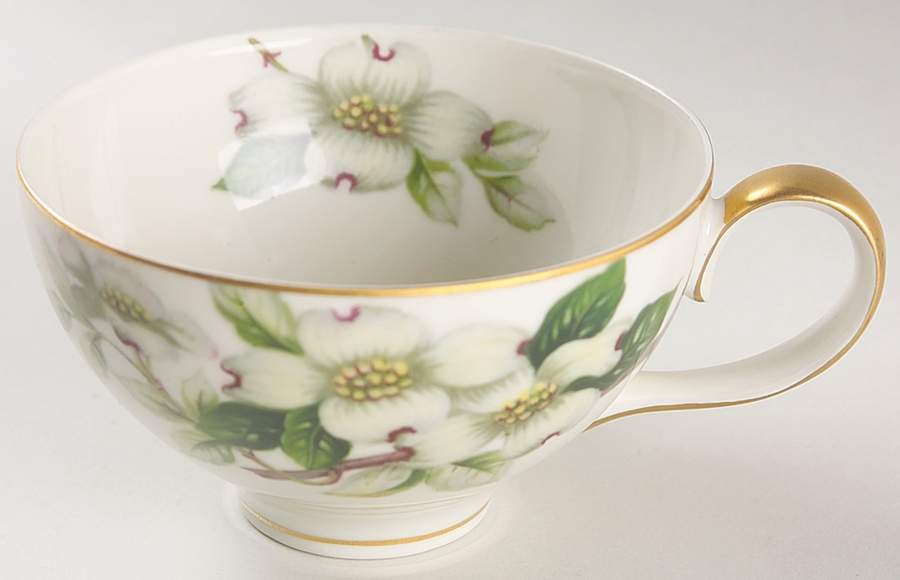 Livonia  Flat Cup by Meito-1