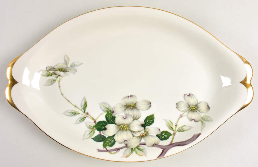 Livonia (White Background) 16" Oval Serving Platter by Meito-1