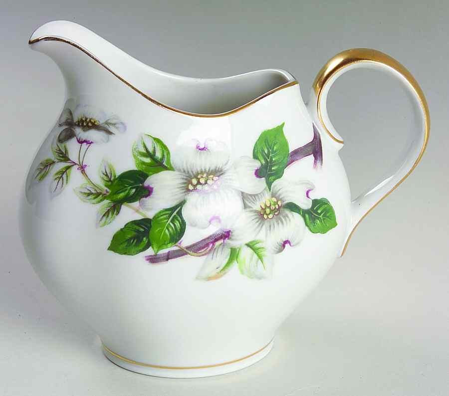 Livonia (White Background) Creamer by Meito-1